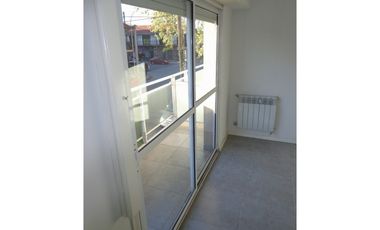 Oficinas en ph 90 m2 en tres plantas / Apto para vivienda