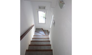 Oficinas en ph 90 m2 en tres plantas / Apto para vivienda