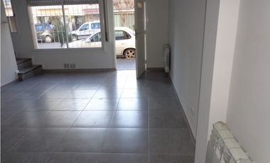 Oficinas en ph 90 m2 en tres plantas / Apto para vivienda