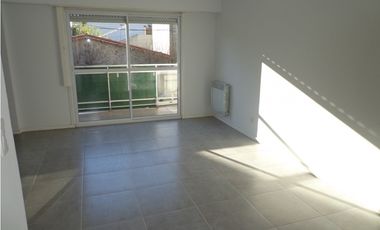 Oficinas en ph 90 m2 en tres plantas / Apto para vivienda