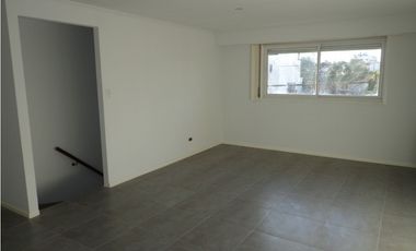 Oficinas en ph 90 m2 en tres plantas / Apto para vivienda