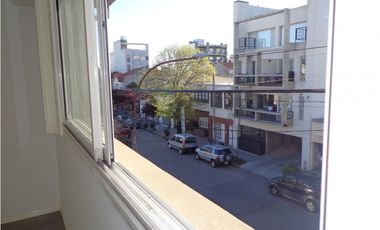 Oficinas en ph 90 m2 en tres plantas / Apto para vivienda