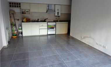 Oficinas en ph 90 m2 en tres plantas / Apto para vivienda