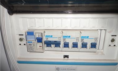 Oficinas en ph 90 m2 en tres plantas / Apto para vivienda