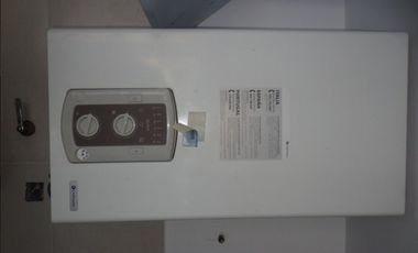 Oficinas en ph 90 m2 en tres plantas / Apto para vivienda