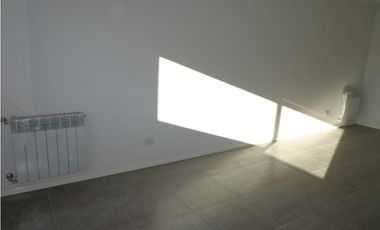 Oficinas en ph 90 m2 en tres plantas / Apto para vivienda