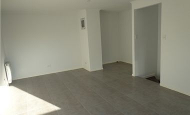 Oficinas en ph 90 m2 en tres plantas / Apto para vivienda