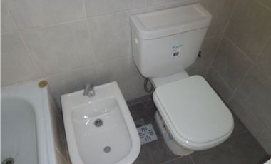 Oficinas en ph 90 m2 en tres plantas / Apto para vivienda