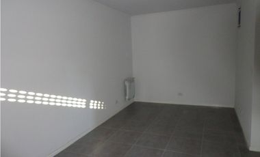 Oficinas en ph 90 m2 en tres plantas / Apto para vivienda