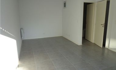 Oficinas en ph 90 m2 en tres plantas / Apto para vivienda