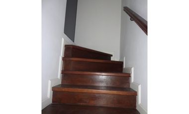 Oficinas en ph 90 m2 en tres plantas / Apto para vivienda