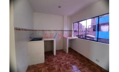 ¡Vendo Casa En Mariscal Caceres - San Juan De Lurigancho! 🏚️ 3 Pisos