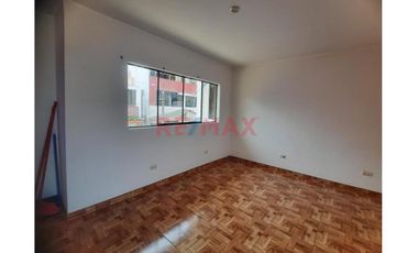 ¡Vendo Casa En Mariscal Caceres - San Juan De Lurigancho! 🏚️ 3 Pisos