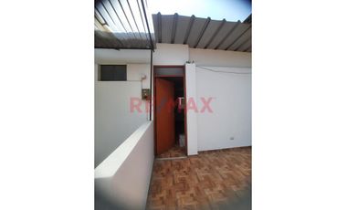 ¡Vendo Casa En Mariscal Caceres - San Juan De Lurigancho! 🏚️ 3 Pisos