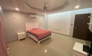 Casa en privada con paneles solares