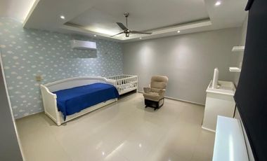 Casa en privada con paneles solares