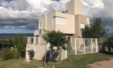 K023 CB Magnífica Casa  + Dpto con increíble vista, en Villa Cura Brochero