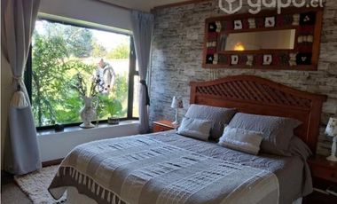 Hermosa casa con sitio de 700 m2