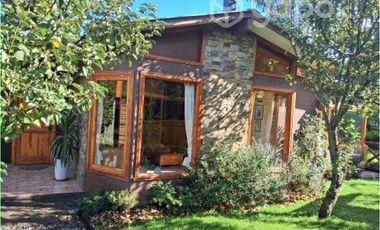Hermosa casa con sitio de 700 m2