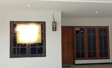 Rumah disewakan di Sukolilo, Surabaya