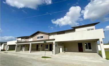 Se Alquila linda Casa en Costa Sur $1750