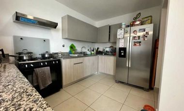 Se Alquila linda Casa en Costa Sur $1750