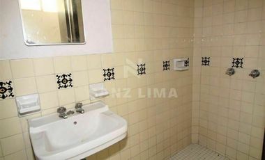 CENTRO: MAGNIFICO LOCAL COMERCIAL CON  OFICINA .