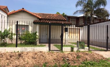 Chalet ubicado a 150 metros de Av. Hto. Yrigoyen.