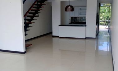 apartamento en arriendo/venta en cerritos. Cod A5763