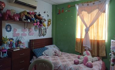 Casa de venta en la Urbanización Metrópolis, 3 dormitorios.