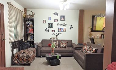 Casa de venta en la Urbanización Metrópolis, 3 dormitorios.