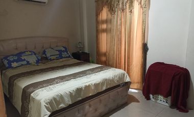 Casa de venta en la Urbanización Metrópolis, 3 dormitorios.