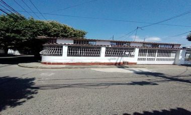 casa en arriendo/venta en san eduardo. Cod V811