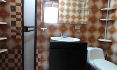 casa en arriendo/venta en san eduardo. Cod V811