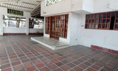 casa en arriendo/venta en san eduardo. Cod V811