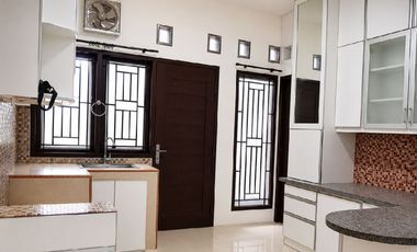 Rumah Hook dalam Komplek Bebas Banjir