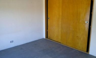 BURZACO: CASA C/ GARAGE Y DEPTO DE 2 AMB. A METROS DE AV H .IRIGOYEN **APTO CREDITO** ! OPORTUNIDAD