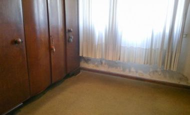 BURZACO: CASA C/ GARAGE Y DEPTO DE 2 AMB. A METROS DE AV H .IRIGOYEN **APTO CREDITO** ! OPORTUNIDAD