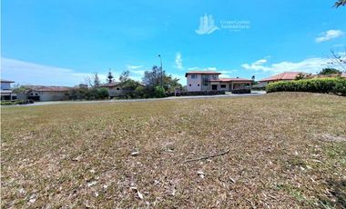 VENDO LOTE EN RESIDENCIAL CON GARITA DE SEGURIDAD