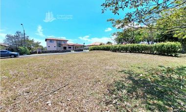 VENDO LOTE EN RESIDENCIAL CON GARITA DE SEGURIDAD
