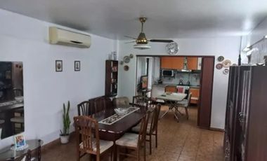 Chalet, excelente estado, 3 dormitorios.