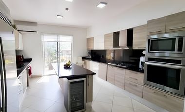 SE ALQUILA APARTAMENTO EN CLAYTON, PH EMBASSY CLUB