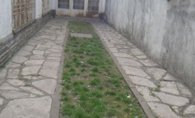 EN VENTA: CASA DE 4 AMBIENTES (EXCELENTE UBICACIÒN) MORENO