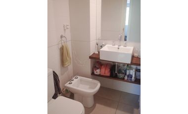 Depto 3 ambientes con cochera sobre Avda Libertad, Gran oportunidad!