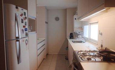 Depto 3 ambientes con cochera sobre Avda Libertad, Gran oportunidad!