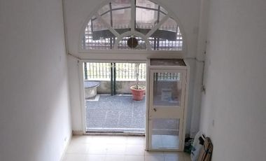 Local - Olivos - Galeria Comercial  - Frente Estacion Olivos