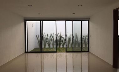 Casa amplia en renta en Lomas de Angelópolis II