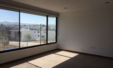 Casa amplia en renta en Lomas de Angelópolis II