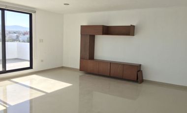 Casa amplia en renta en Lomas de Angelópolis II