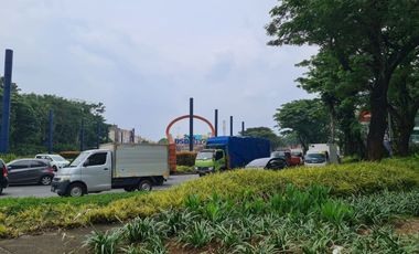 Disewakan Ruang Usaha Ex Showroom Mobil. Jl Raya Serpong BSD City Tangerang Selatan Lokasi Strategis